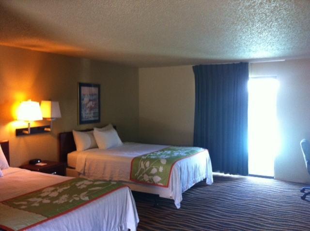 South Tacoma Suites Δωμάτιο φωτογραφία