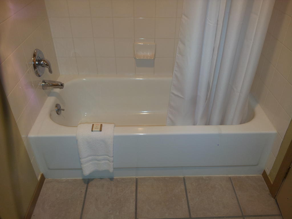 South Tacoma Suites Δωμάτιο φωτογραφία